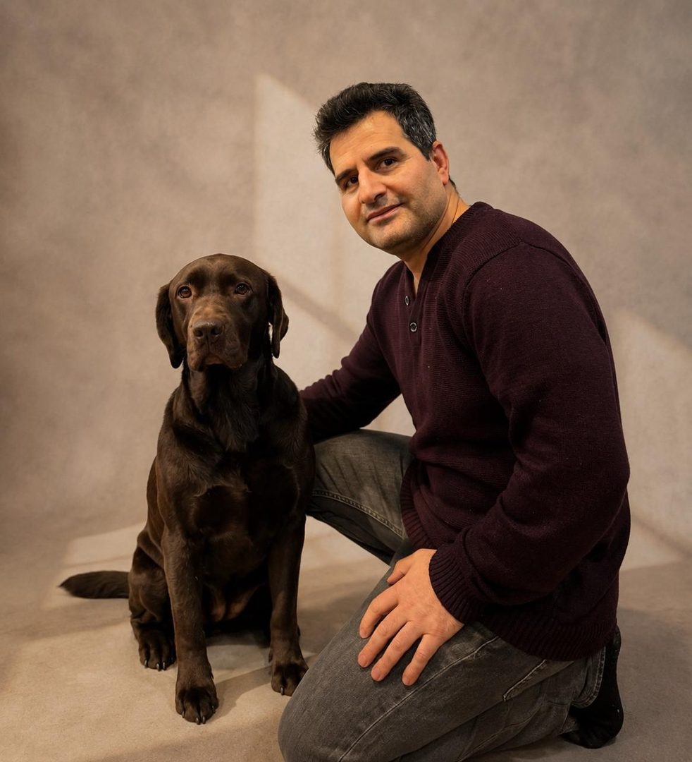 John, ECG at Alerte Digital Vet, photographed with their pet